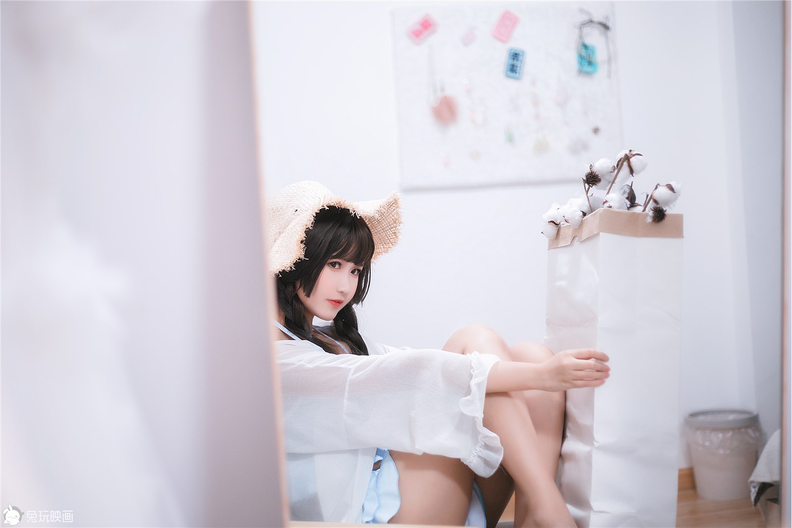 Summer in Room VOL.057, Rabbit Playing with Pictures(26)